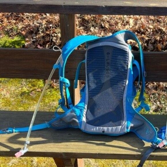 Osprey Women’s "Raven 14" Biking Backpack w/Hydration Bladder - Picture 2 of 8